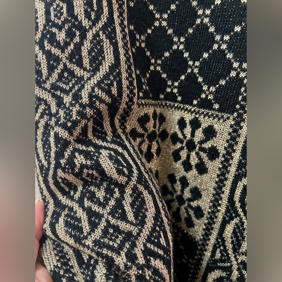 Functional Black and Gold Fun Patterned Sweater Size Large Sparkly - Picture 8 of 8